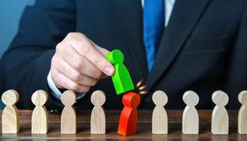 Internet business ideas Businessman placing a green figure over a red one, symbolizing growth and strategic decision-making in internet business ideas and ways to make money online.