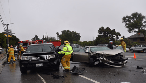 8 things you need to do if you get in a vehicular accident Emergency responders assisting damaged vehicles at the scene of a vehicular accident, emphasizing collision aftermath and public safety response.