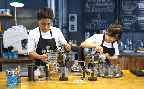 Restaurant owners Restaurant owners create easy access for waitstaff