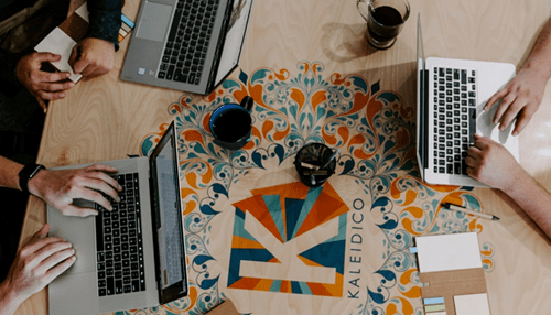 Long-tail keywords for seo Team working collaboratively on laptops during a digital marketing meeting focused on long-tail keywords for seo.