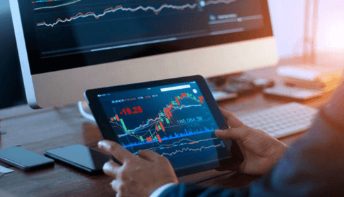 Spot rate-tycoonstory | tycoonstory media Types of foreign exchange rates displayed on a tablet showing live currency charts and market trends.