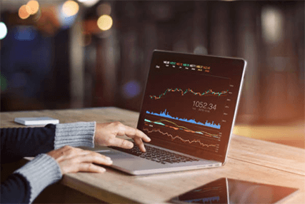 Us forex trading-tycoonstory | tycoonstory media A person analyzing live forex trading charts on a laptop, reviewing currency market trends and price movements.