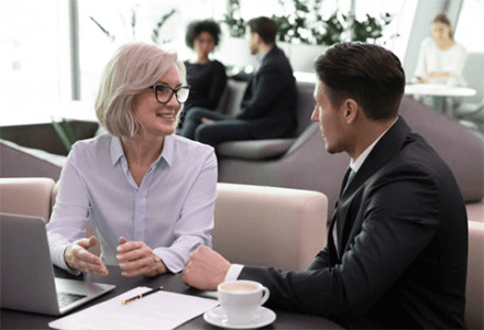 Steps to follow to identify the best business broker-tycoonstory | tycoonstory media Business broker consulting with a client at a table, discussing valuation, strategy, and sale opportunities as a business broker.