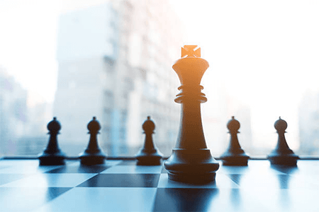 Stages of succession planning in family business-tycoonstory | tycoonstory media Chessboard with a prominent king piece, illustrating strategic decision-making in business succession planning.