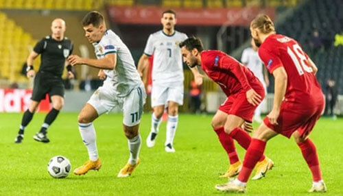 National football league - tycoonstory | tycoonstory media Professional football match in action with players competing on the field, highlighting the growing role of sports moments as nft collectibles.