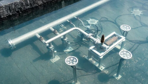 Tips for underwater fountain lighting - tycoonstory (1) | tycoonstory media A close-up of the underwater fountain lights and plumbing system beneath the water surface, showcasing the setup for a mesmerizing water feature