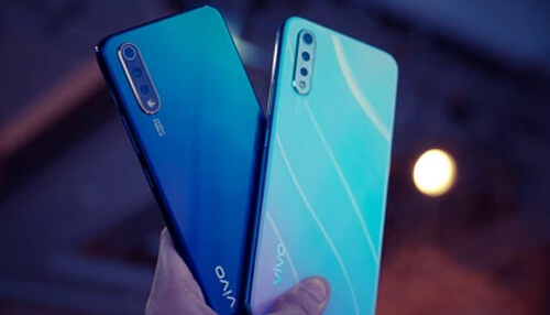 Vivo smartphone technology - tycoonstory | tycoonstory media Two vivo smartphones, full gradient blue and white in color and sleek in design.