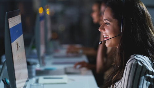 Make customer service available easily Chargebacks resolution illustrated by a customer support agent assisting with transaction disputes and payment issues