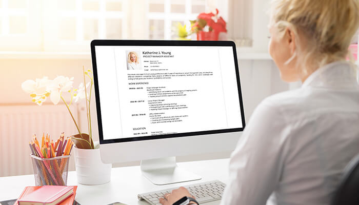 Upwork and fiverr Person reviewing a resume on a computer screen, symbolizing how upwork and fiverr can help with job applications and freelance opportunities.