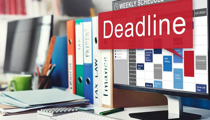Establish a request deadline Weekly schedule and deadline reminders on a computer screen, highlighting the importance of managing time off requests like a boss.