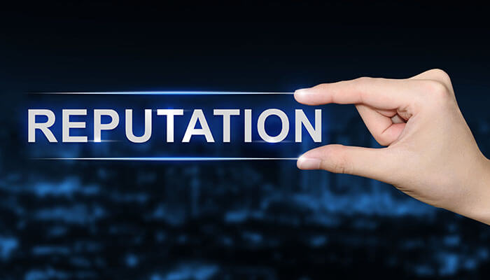 Check their reputation A hand holding a glowing “reputation” sign, symbolizing trust and credibility when choosing a private mortgage lender in toronto.