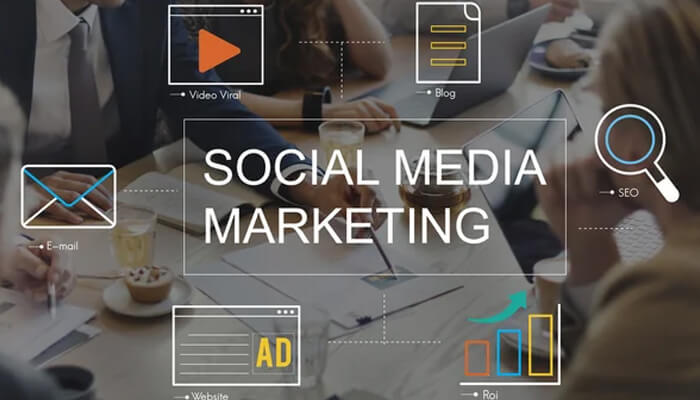 Harness the power of social media marketing - tycoonstory | tycoonstory media Team discussing social media marketing and advertising tools to promote an e-commerce gift business and boost online visibility.