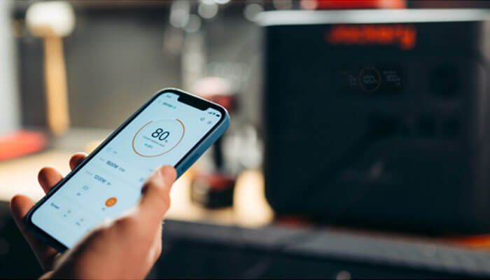 Portable solar chargers Smartphone displaying battery status of solar chargers and generators, enabling real-time energy monitoring and efficient power control.