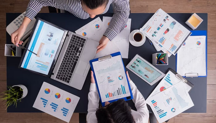 Seo company Best seo company team reviewing analytics reports and performance charts during a strategy meeting, highlighting quality of work, data-driven seo planning, and collaborative optimization efforts.