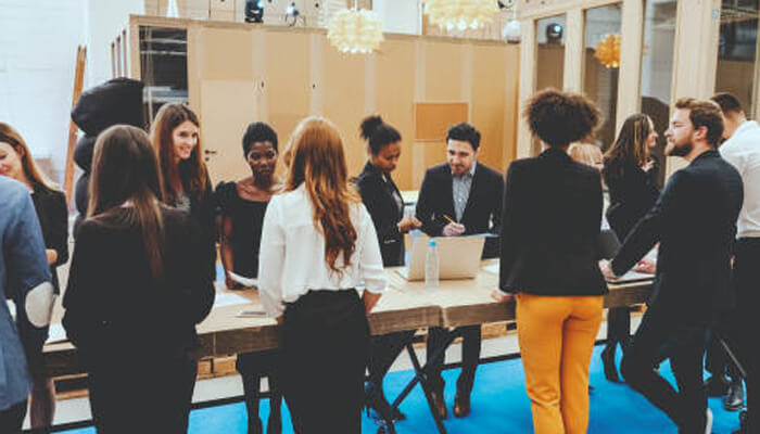 International business etiquette Adapting to local business customs and international business etiquette