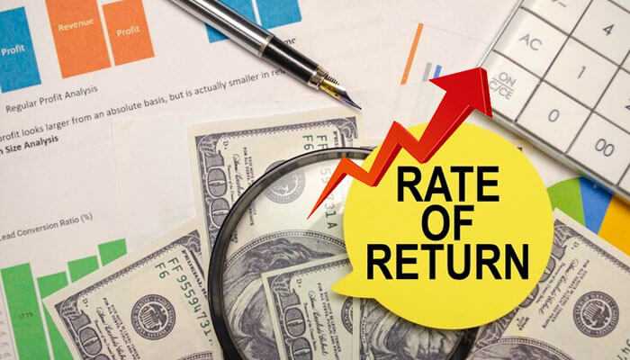 An illustration highlighting 'Rate of Return' with dollar bills and financial charts, symbolizing the calculation and analysis of investment returns.