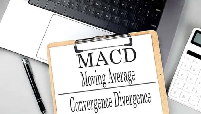 Moving average convergence divergence - tycoonstory | tycoonstory media Clipboard displaying moving average converence divergence is a tool for oil trading and placed on a desk with laptop, pen, and calculator.