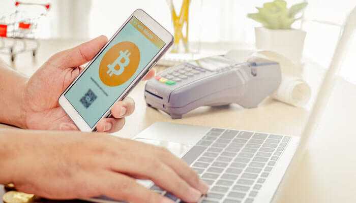 Improving payment processes - tycoonstory | tycoonstory media Token utility in e-commerce with bitcoin payment on smartphone, symbolizing blockchain integration in online shopping