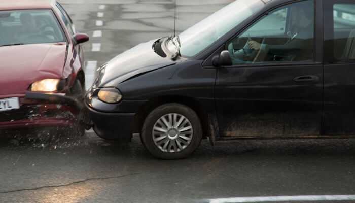 Sideswipe collisions - tycoonstory | tycoonstory media A head-on collision of a black minivan and a red car on a wet road for the illustration of the car accident liability cases.