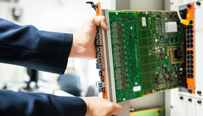 Efficiency - tycoonstory | tycoonstory media Technician installing a circuit board into a modular server unit inside a data center.