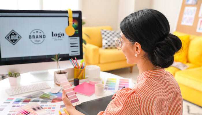 Motion graphics - tycoonstory | tycoonstory media Designer choosing colors while designing the brand's visuals and explaining how animation in marketing inspires creativity.