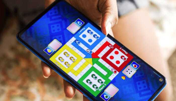 Playing ludo on a mobile app Playing ludo on a mobile app, showcasing vibrant gameplay and real-time matches, ideal for fans of top ludo apps to win rewards.