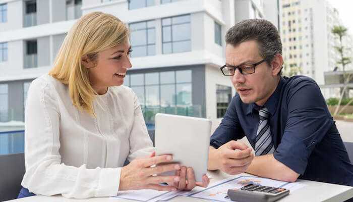2 | tycoonstory media Business professionals discussing strategies for financing growing businesses and exploring asset-based lending options. Business professionals are discussing strategies for financing growing businesses and exploring asset-based lending options.