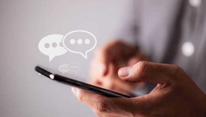 Hinge app tycoonstory 1 | tycoonstory media A person using a smartphone with floating chat bubble icons, symbolizing online messaging or communication, with a focus on read receipts.