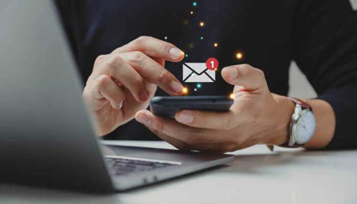 Hinge features tycoonstory 2 | tycoonstory media A person using a smartphone with a message notification icon, symbolizing digital communication and notifications, with a focus on bereal's Go Off feature.