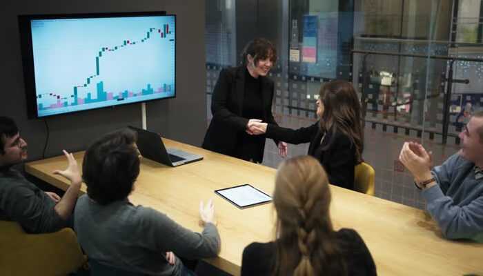 News sentiment trading strategies - tycoonstory | tycoonstory media Team meeting celebrating progress while discussing algorithmic trading courses and market performance.