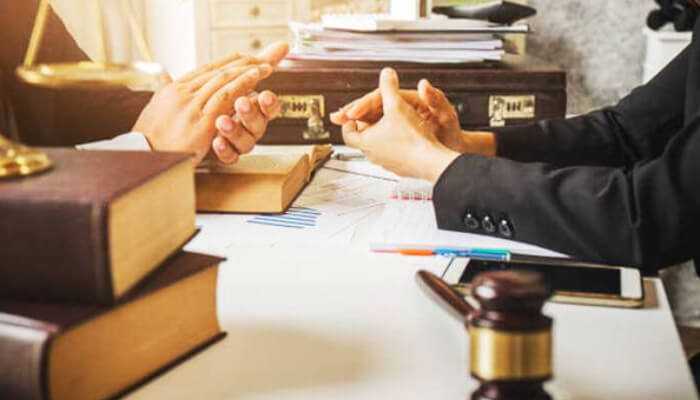 The role of keywords in client engagement - tycoonstory | tycoonstory media Legal consultation for personal injury law: attorney discussing case strategies with client.