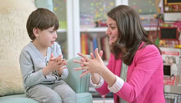 Social pragmatic communication disorder | tycoonstory media A child receiving speech therapy with a specialist, illustrating social communication challenges related to social pragmatic disorder vs autism.