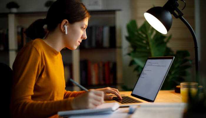 How online and distance bca courses are adapting | tycoonstory media A student studying and working on a laptop, reflecting the experience of online bca courses and remote learning for modern students.