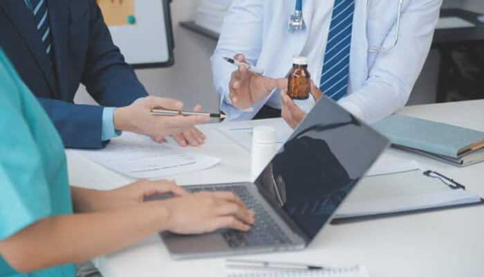 Why post-transaction consulting is a game changer for healthcare businesses | tycoonstory media Medical professionals discussing a patient's case during a post-transaction consulting, highlighting the importance of regulatory alignment and operational efficiency.
