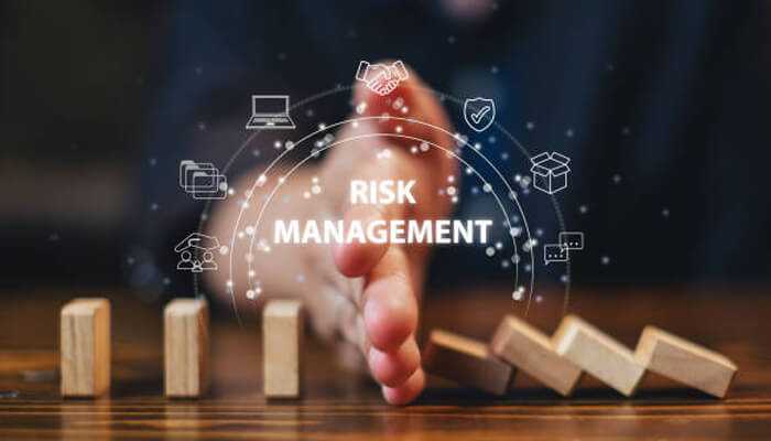 Apply proper risk management techniques | tycoonstory media Risk management concept in cfd trading, illustrating protection strategies to prevent financial losses.