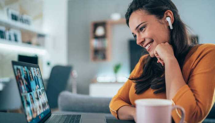 Why use airpods with your laptop | tycoonstory media Why use airpods with your laptop