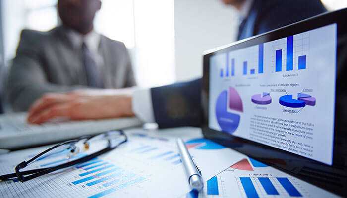 Clarity without intermediation - tycoonstory | tycoonstory media Alternative investment platform – investor analyzing financial charts and performance data on a digital dashboard for private market investments