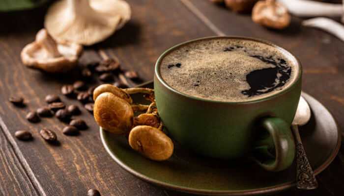 Mushroom powder Hot cup of coffee with mushrooms on a wooden table, highlighting the benefits of adding mushroom powder.