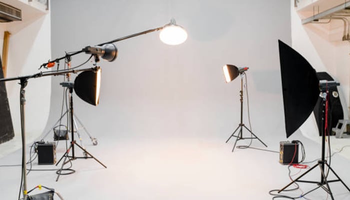 Photography equipment_tycoonstory media | tycoonstory media A high-end professional photography studio with softboxes and lighting rigs, showcasing the essential gear needed to start a photography business.