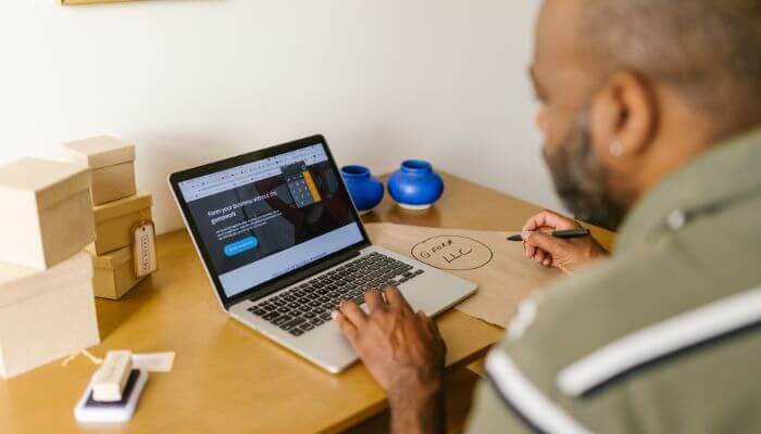 Do you need an llc for dropshipping 1 | tycoonstory media Entrepreneur researching do you need an llc for an online business while starting a dropshipping store.