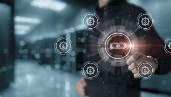 How to choose the best backlink monitoring analysis software | tycoonstory media Business professional using backlink monitoring & analysis software to manage link-building strategy, backlink audits, and seo analytics
