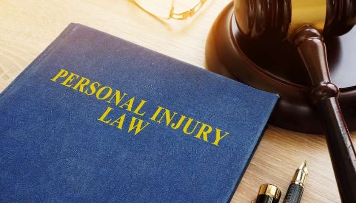 What is personal injury law | tycoonstory media Personal injury law book and courtroom gavel representing legal guidance for common injury claims after accidents.