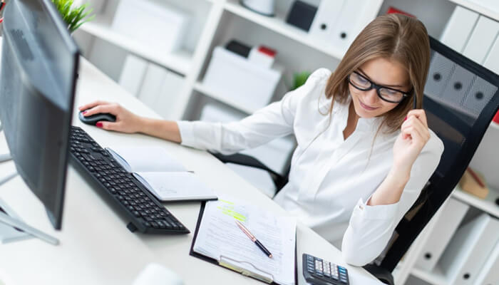 Reducing administrative work for legal teams | tycoonstory media Professional using a court document retrieval service to access legal records efficiently while managing case files and documentation.