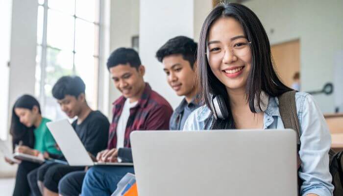Networking tips for college students 1 | tycoonstory media Networking tips for college students featuring students using laptops and collaborating in a classroom while building professional skills and career connections