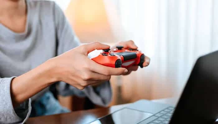 Responsible gaming approach - tycoonstory | tycoonstory media W888 online casino mobile gaming experience showing a player using a controller with digital entertainment technology for smooth online casino and gaming activities.