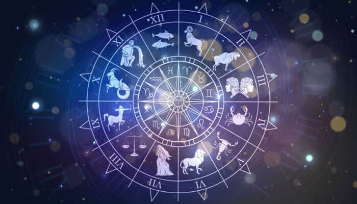 Astrology as a reflection tool | tycoonstory media Digital self-discovery tools illustrated through a zodiac wheel, representing personality insights, self-awareness, and personal growth for entrepreneurs.