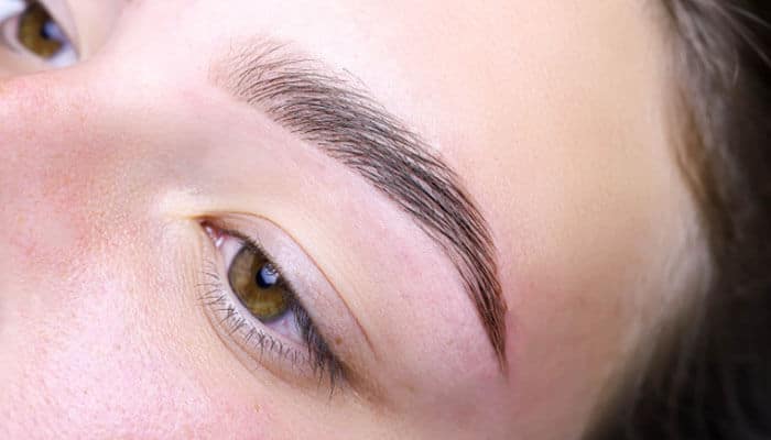 Can zosisfod eyebrow pencil cause acne or is it contact irritation - tycoonstory | tycoonstory media Can zosisfod eyebrow pencil cause acne? Close-up of a clean, defined eyebrow highlighting how eyebrow cosmetics may affect pores and acne-prone or sensitive skin.