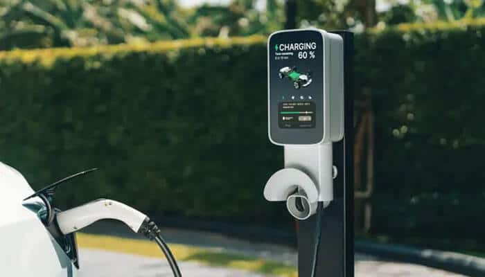 How should charging costs be managed? - tycoonstory | tycoonstory media Electric vehicle charging station with a plugged-in charger and a display showing 60% charge.
