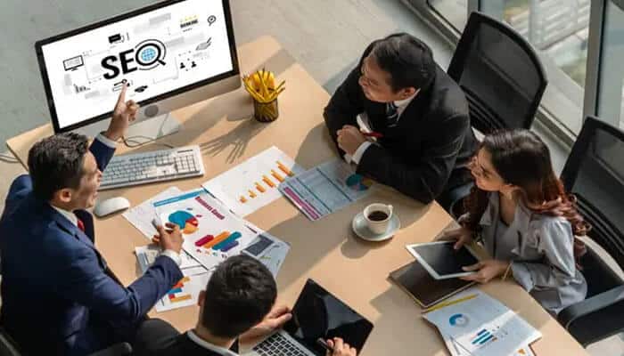 Chicago digital content marketing strategy for ai search - tycoonstory | tycoonstory media Marketing professionals analyzing seo data and developing a chicago digital content marketing strategy with content planning, search optimization, and growth insights.