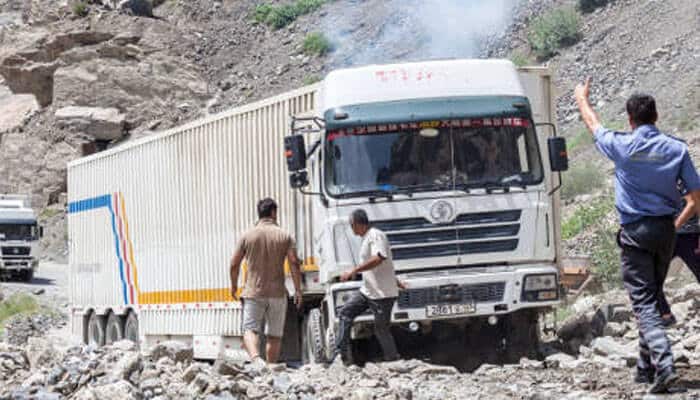 Ignoring how the truck is stuck | tycoonstory media Ignoring how the truck is stuck